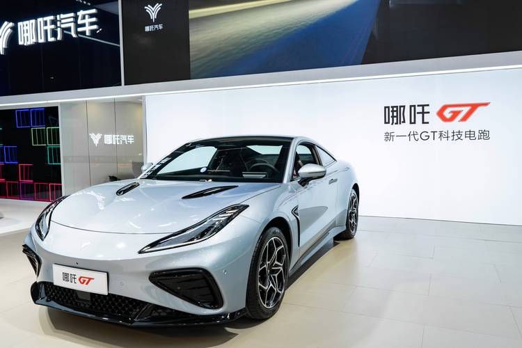 重庆万州区华航西企业管理咨询哪吒汽车在智能汽车领域的表现，领途汽车在新能源汽车市场中的影响力